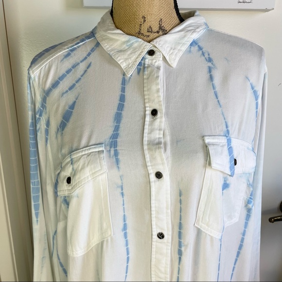 a.n.a Women's  Watercolor Blouse Plus Size 1X Top V Neck Long Sleeve Button Up - Picture 4 of 10